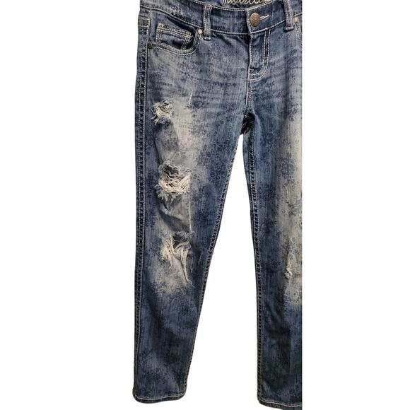 Maurice's Women's Distressed Frayed Jeans Tapered Legs flower print Size 3/4 - Picture 2 of 8